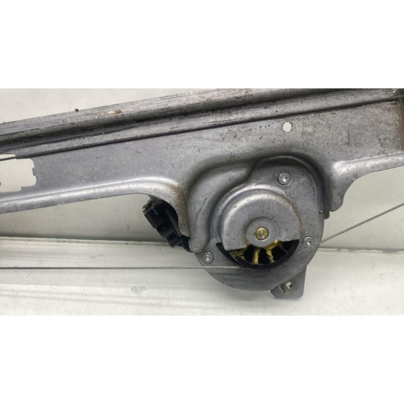 Leve vitre electrique avant droit RENAULT SCENIC 2 Photo n°2