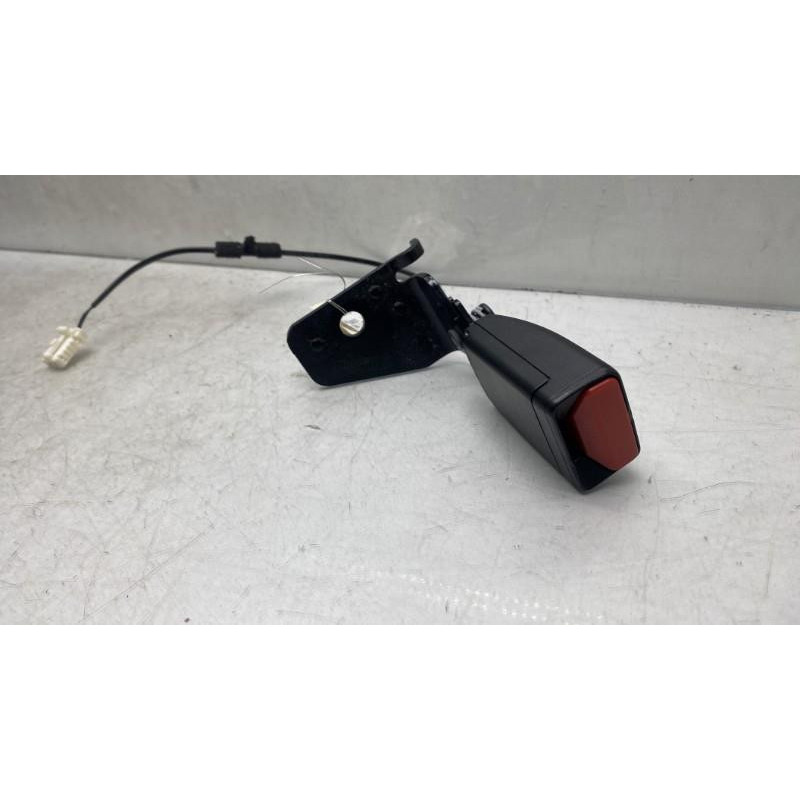 Attache ceinture arriere droit PEUGEOT 508 1 Photo n°3