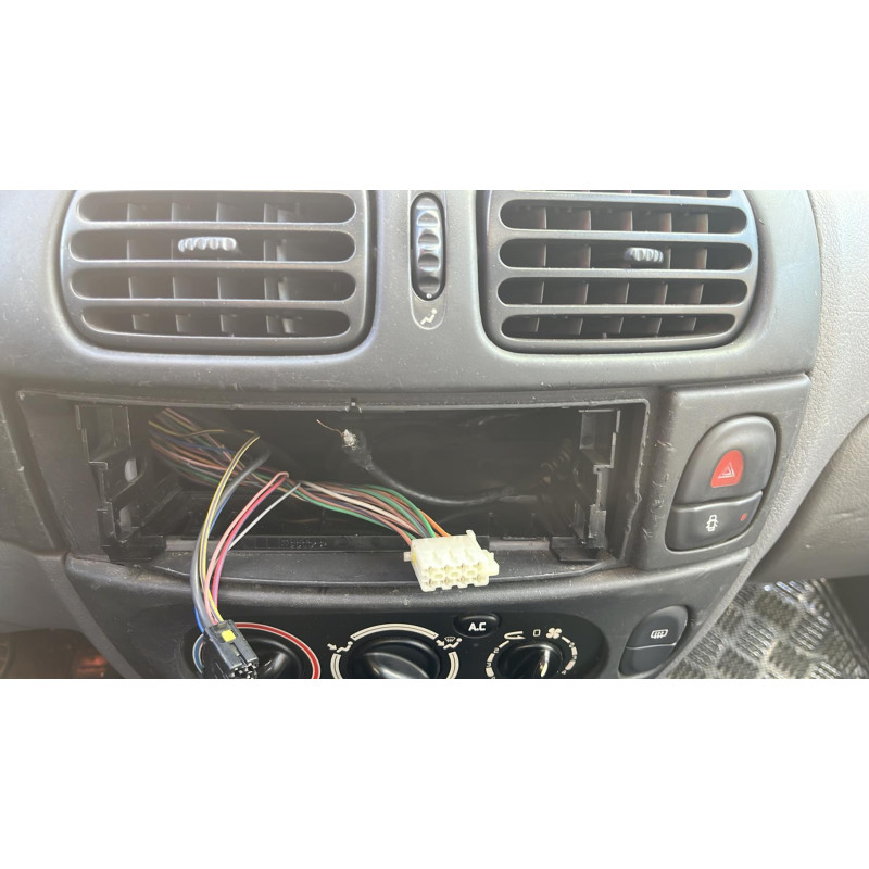 Custode avant gauche (porte) RENAULT MEGANE 1 Photo n°15