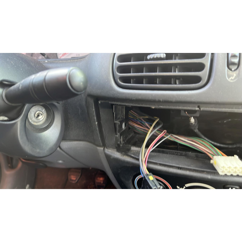 Custode avant gauche (porte) RENAULT MEGANE 1 Photo n°9