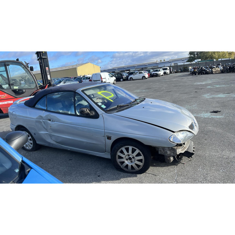 Poignee porte avant gauche RENAULT MEGANE 1 Photo n°4