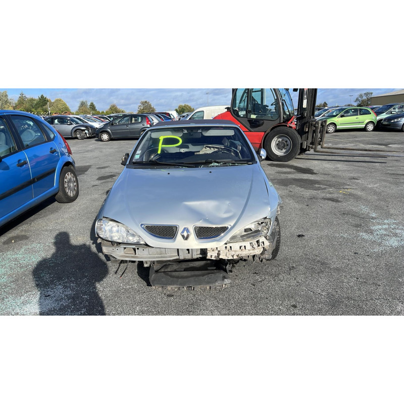 Poignee porte avant gauche RENAULT MEGANE 1 Photo n°7