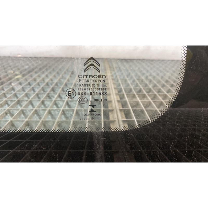 Vitre arriere droit CITROEN C4 CACTUS Photo n°3