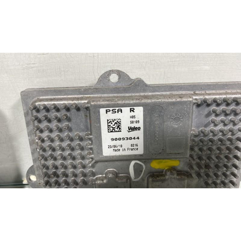 Boitier xenon PEUGEOT 3008 2 Photo n°4