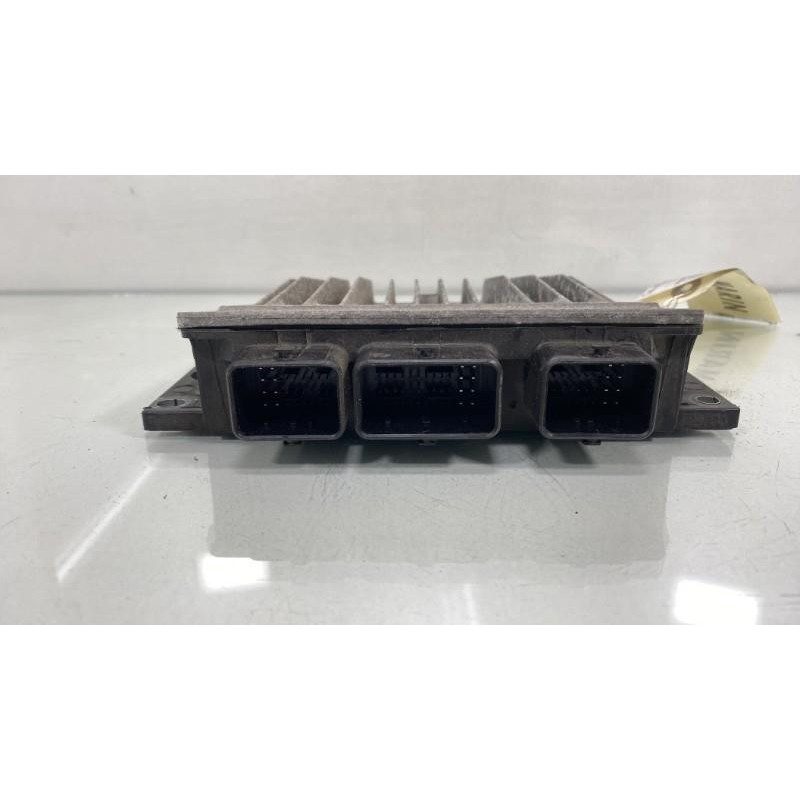Calculateur moteur RENAULT CLIO 3 Photo n°2