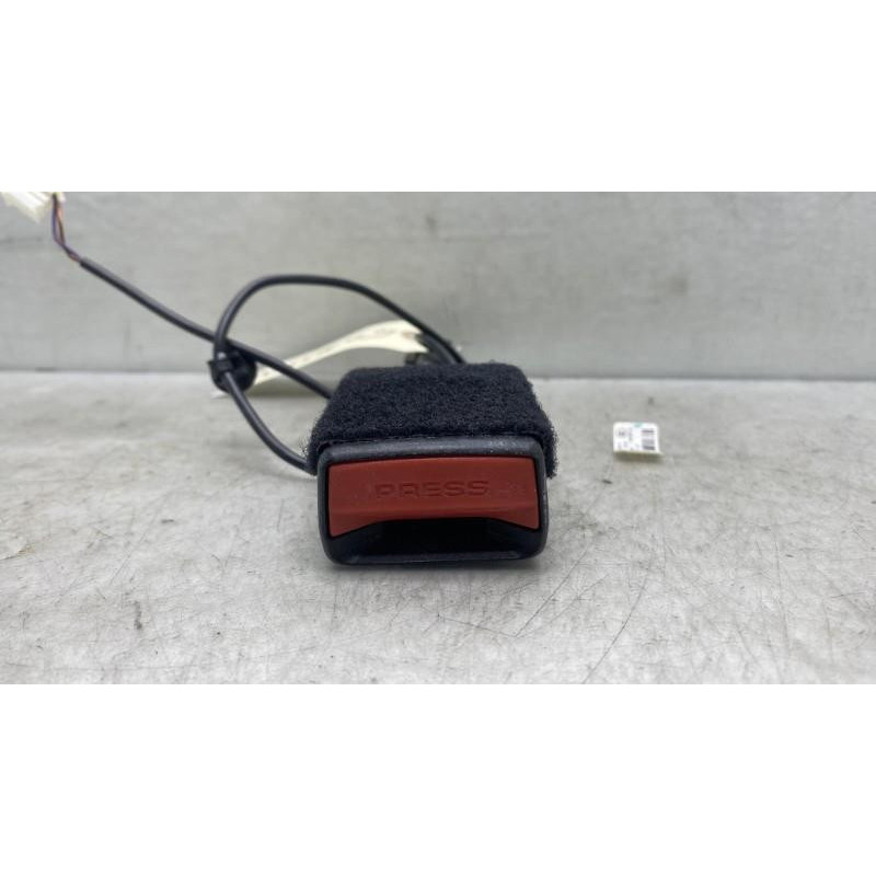 Attache ceinture avant gauche MINI MINI 3 F55 Photo n°3