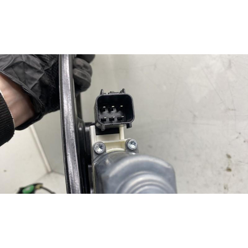 Leve vitre electrique avant gauche FORD FOCUS 3 Photo n°4