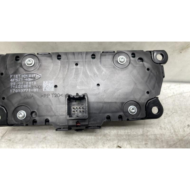 Bouton de warning FORD FOCUS 3 Photo n°2