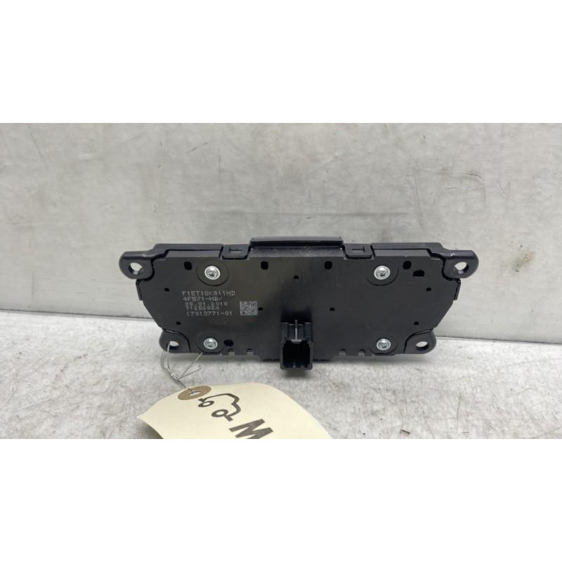 Bouton de warning FORD FOCUS 3 Photo n°4