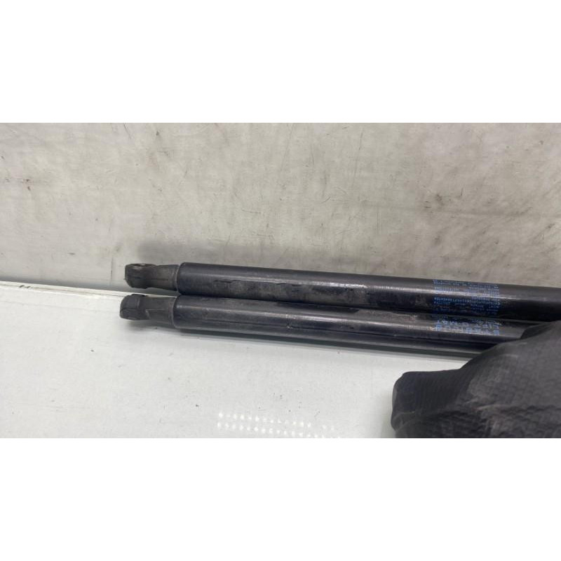 Verin de coffre CITROEN C4 CACTUS Photo n°2