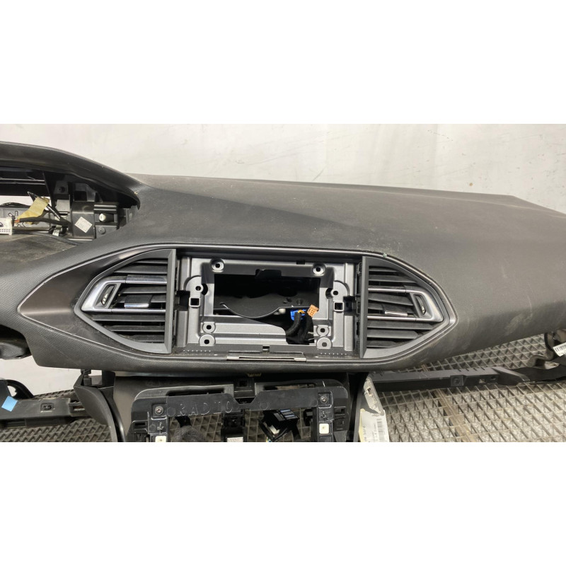 Planche de bord complete PEUGEOT 308 2 Photo n°6