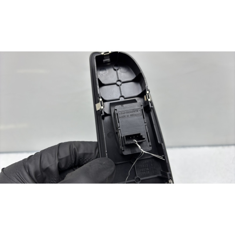 Interrupteur de leve vitre avant droit BMW SERIE 1 E87 Photo n°4