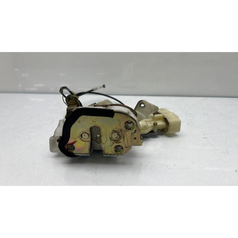 Serrure avant droit TOYOTA YARIS 1 Photo n°4