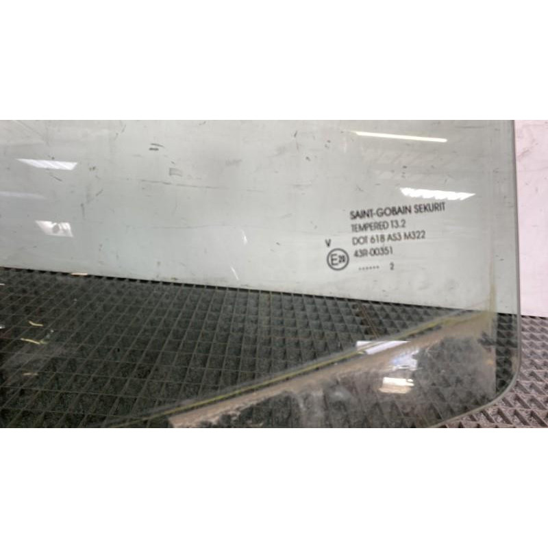 Vitre arriere gauche HYUNDAI IX 20 Photo n°2