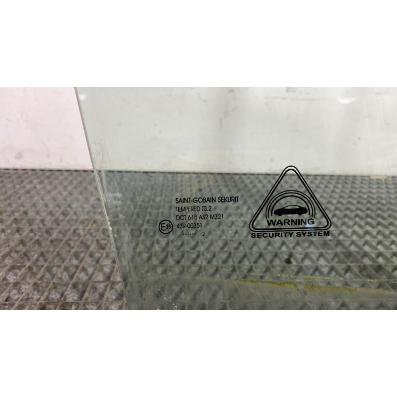 Vitre avant droit HYUNDAI IX 20 Photo n°2