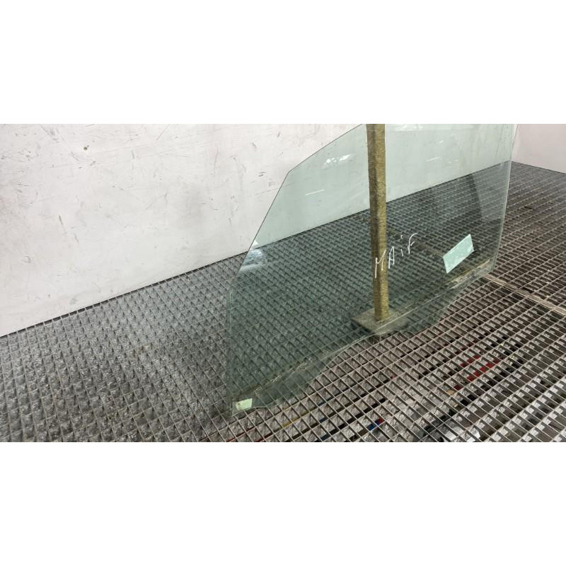 Vitre avant gauche HYUNDAI IX 20 Photo n°2