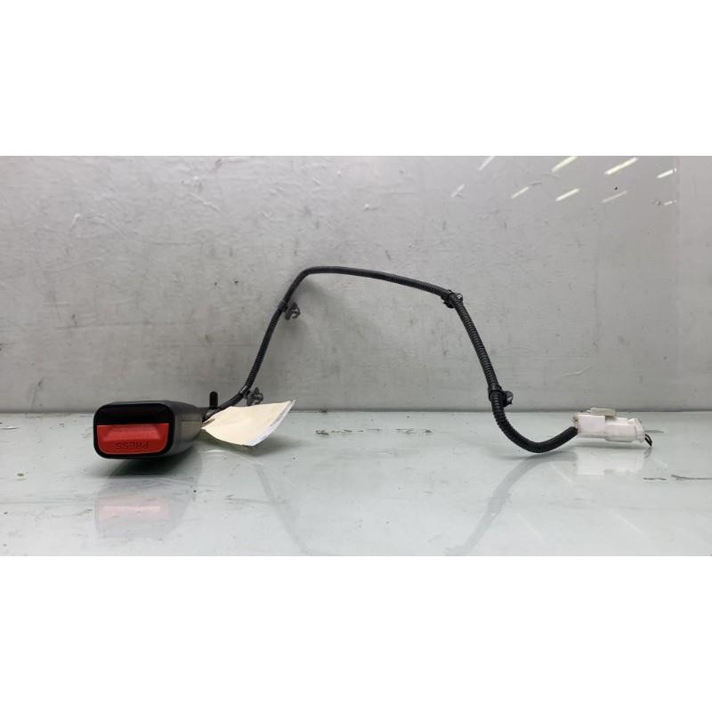 Attache ceinture avant droit HYUNDAI IX 20 Photo n°3