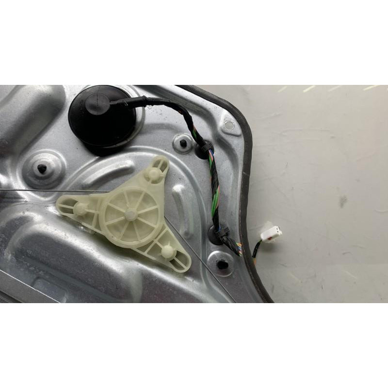 Leve vitre electrique arriere droit HYUNDAI IX 20 Photo n°5