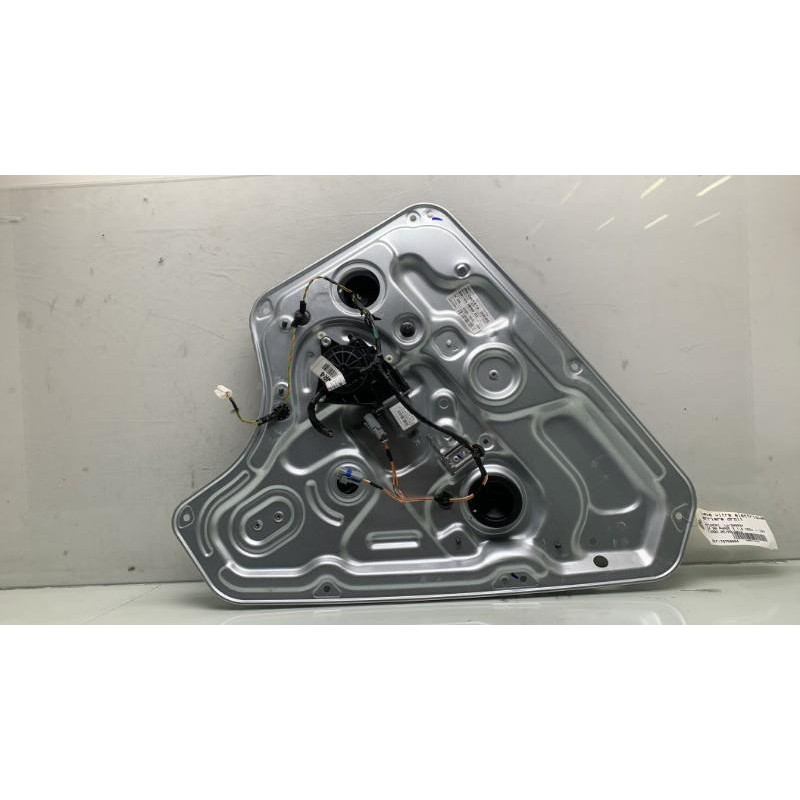 Leve vitre electrique arriere droit HYUNDAI IX 20 Photo n°6
