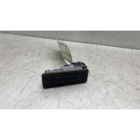 Bouton de coffre DACIA DUSTER 2