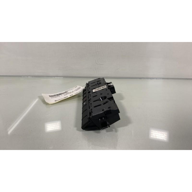 Bouton de warning DACIA DUSTER 2 Photo n°2