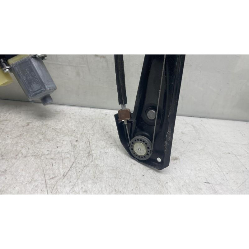 Leve vitre electrique avant droit VOLKSWAGEN GOLF 7 Photo n°4