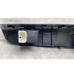Interrupteur de leve vitre avant droit KIA CEE-D 1