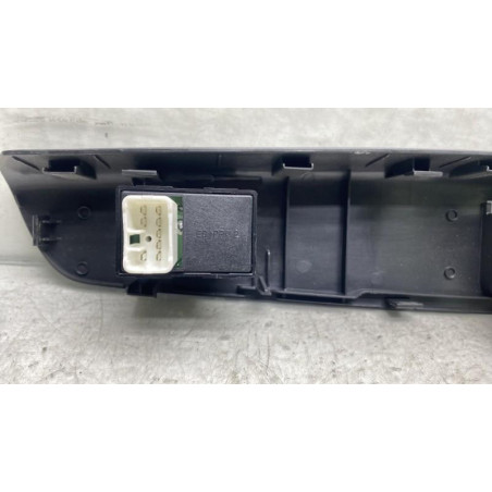 Interrupteur de leve vitre avant droit KIA CEE-D 1