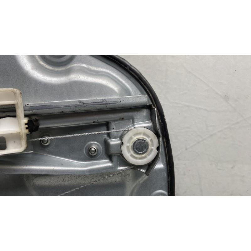 Leve vitre electrique arriere gauche KIA CEE-D 1 Photo n°7