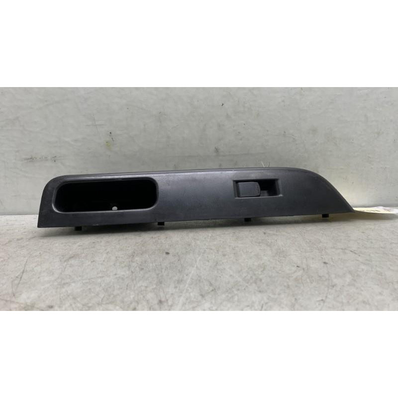 Interrupteur de leve vitre avant droit SUZUKI SWIFT 3 Photo n°1