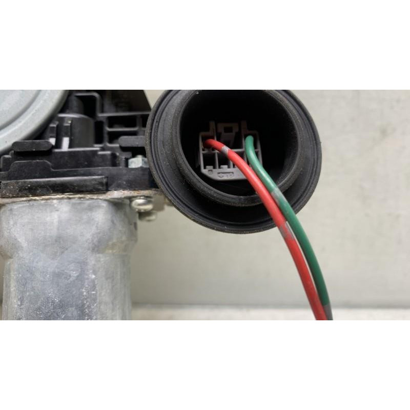Leve vitre electrique avant droit SUZUKI SWIFT 3 Photo n°4