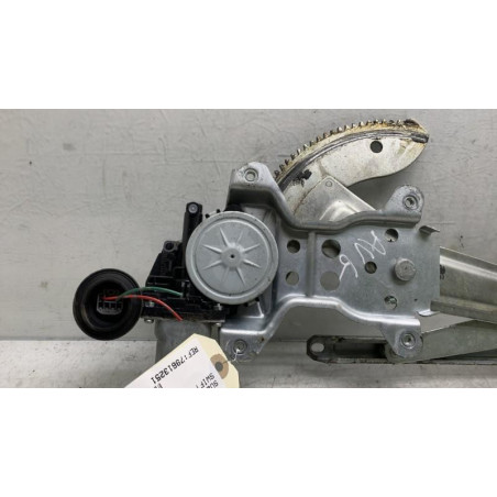 Leve vitre electrique avant gauche SUZUKI SWIFT 3 Photo n°1