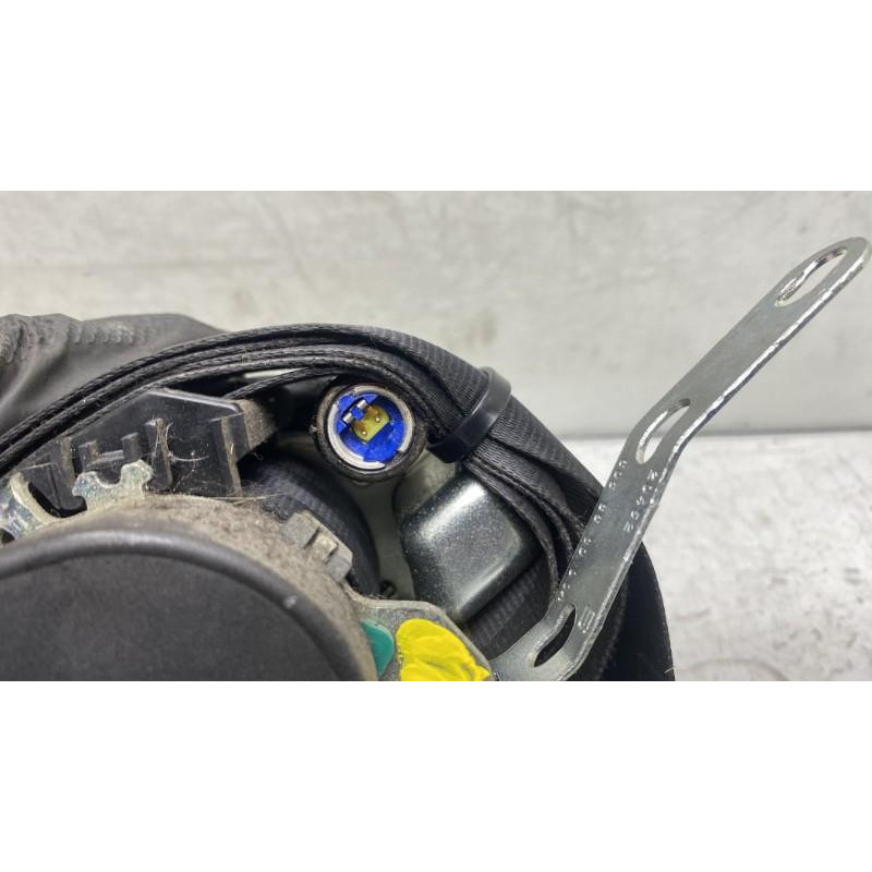 Pretensionneur de ceinture avant droit VOLKSWAGEN POLO 4 Photo n°3