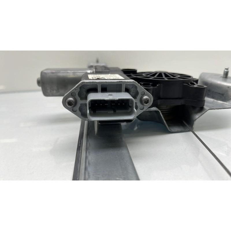 Leve vitre electrique avant gauche RENAULT CLIO 4 Photo n°8