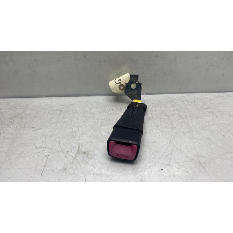 Attache ceinture arriere droit TOYOTA AURIS 1 Photo n°2
