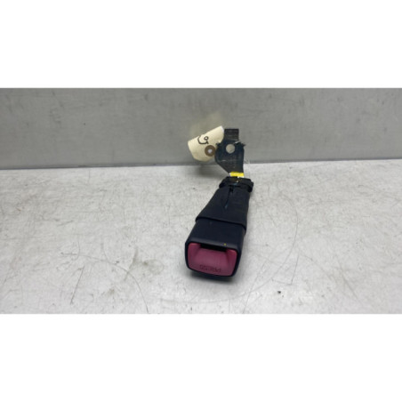 Attache ceinture arriere droit TOYOTA AURIS 1