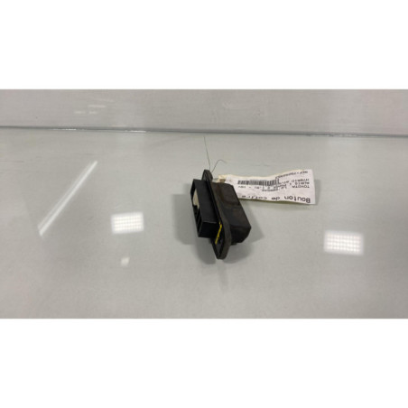 Bouton de coffre TOYOTA AURIS 1 Photo n°1