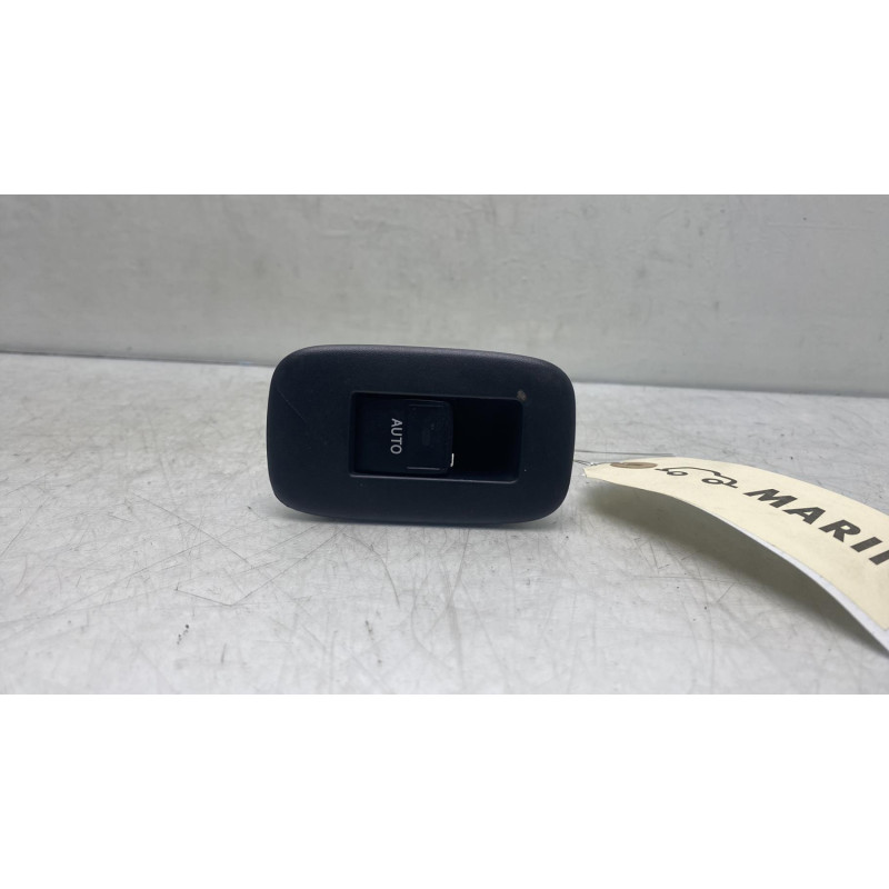 Interrupteur de leve vitre arriere droit TOYOTA AURIS 1 Photo n°3