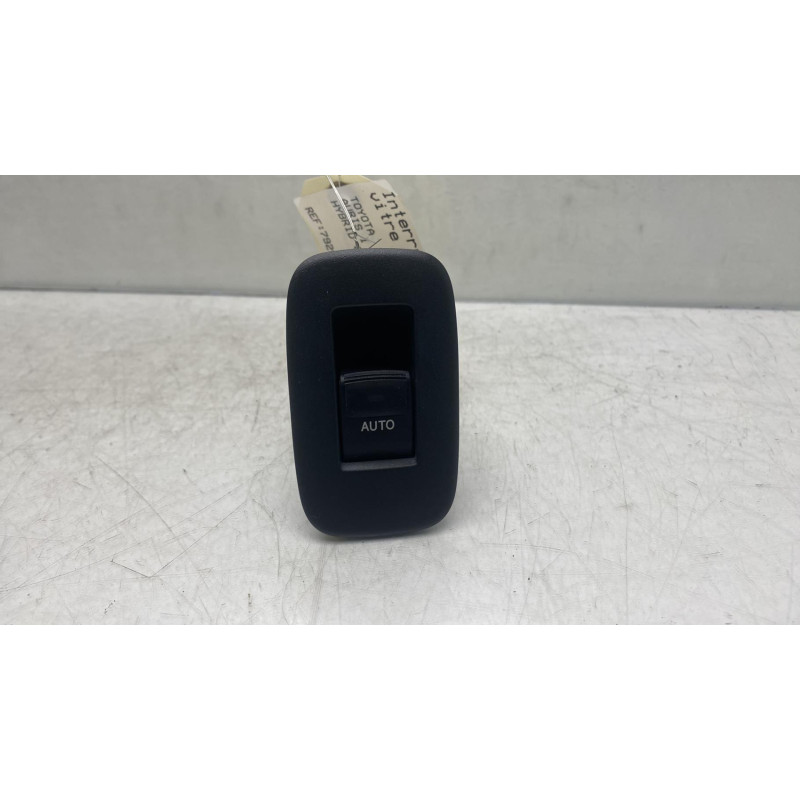 Interrupteur de leve vitre arriere gauche TOYOTA AURIS 1 Photo n°2