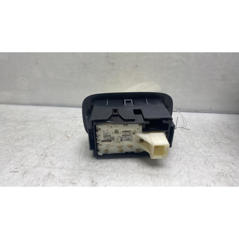 Interrupteur de leve vitre arriere gauche TOYOTA AURIS 1 Photo n°3