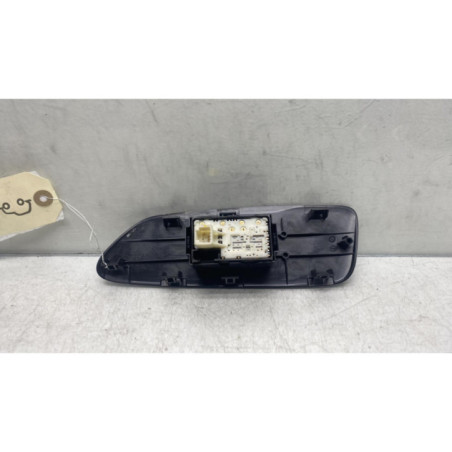 Interrupteur de leve vitre avant droit TOYOTA AURIS 1