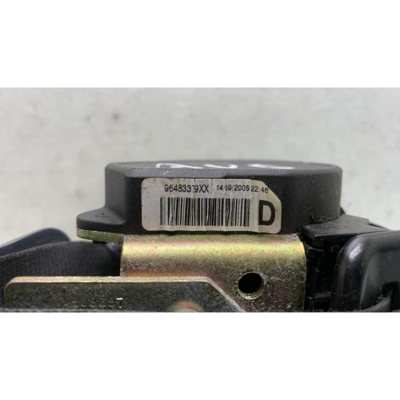 Pretensionneur de ceinture avant droit PEUGEOT 206 Photo n°2