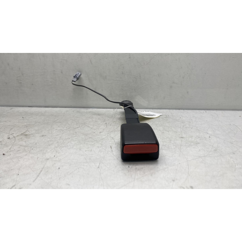 Attache ceinture avant gauche RENAULT CLIO 4 Photo n°2