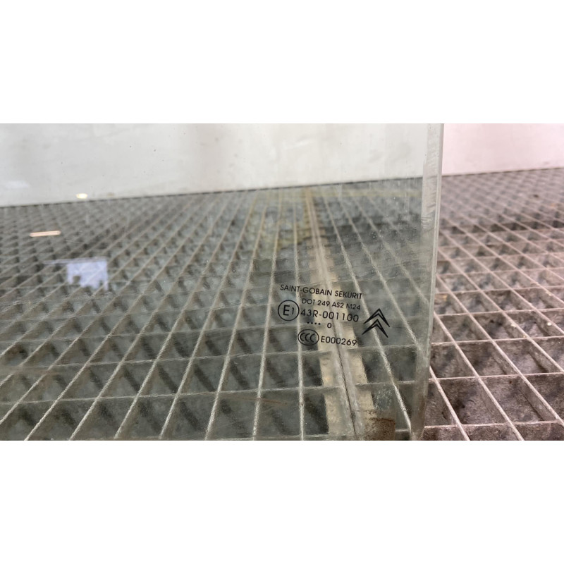Vitre arriere gauche CITROEN C4 GRAND PICASSO 1 Photo n°4