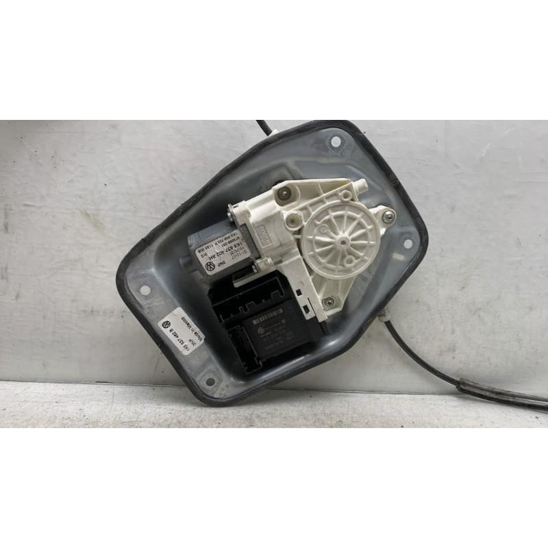 Leve vitre electrique avant droit VOLKSWAGEN JETTA 3 Photo n°1
