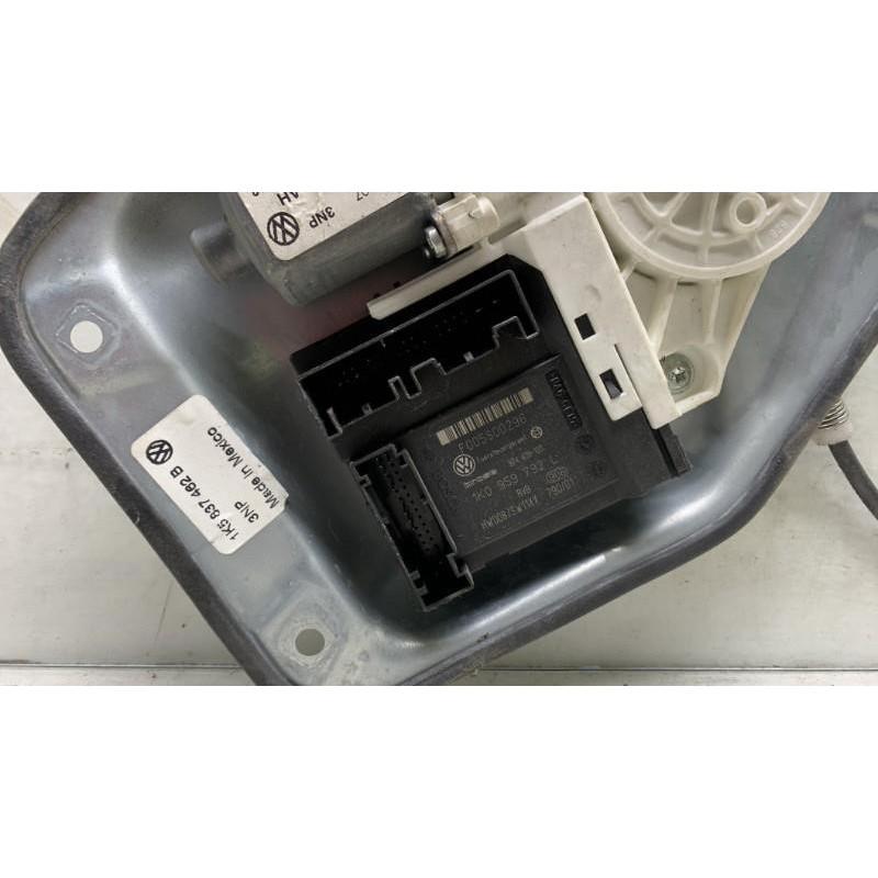 Leve vitre electrique avant droit VOLKSWAGEN JETTA 3 Photo n°3
