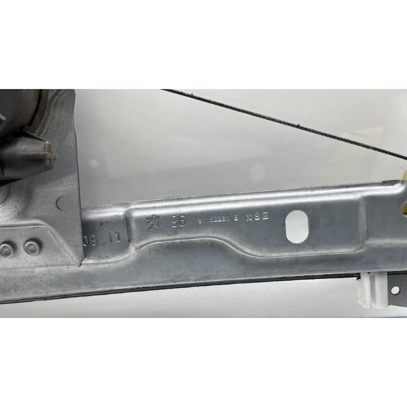 Leve vitre electrique avant droit PEUGEOT 207 Photo n°2