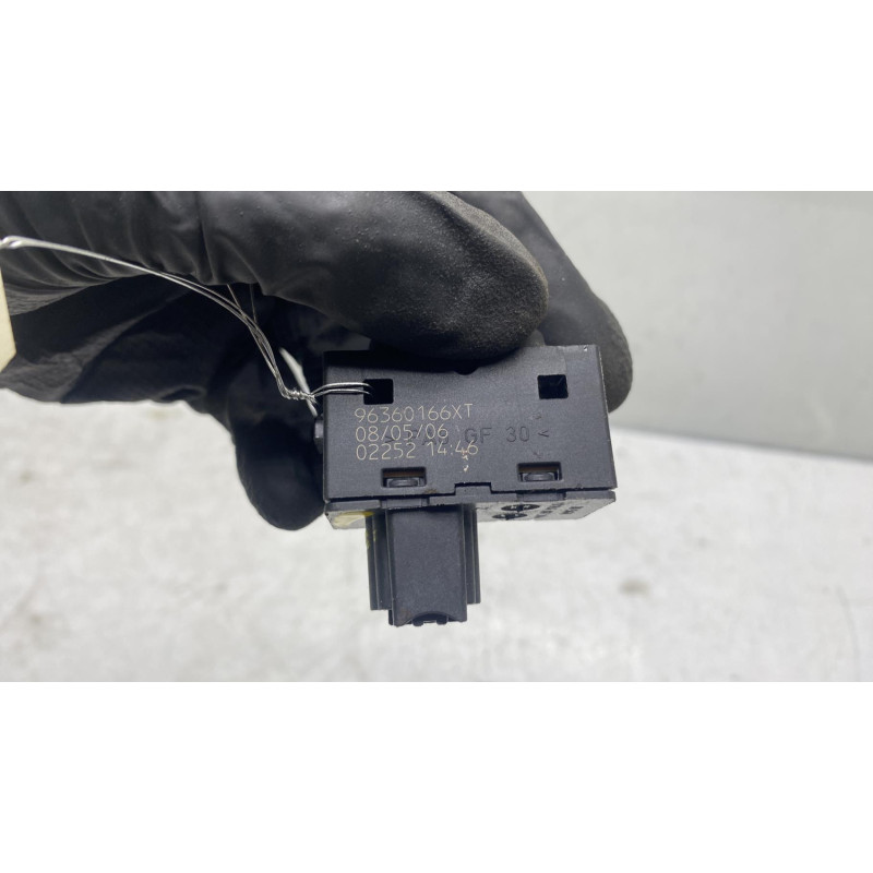 Interrupteur de leve vitre arriere droit PEUGEOT 407 Photo n°2