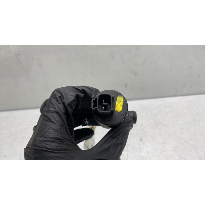 Pompe lave glace arriere TOYOTA VERSO Photo n°5