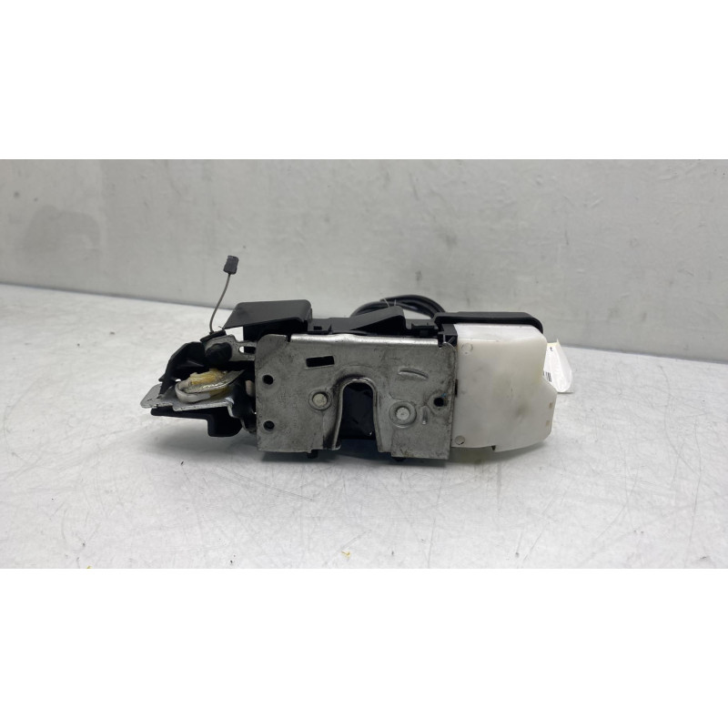 Serrure avant droit VOLKSWAGEN FOX Photo n°1